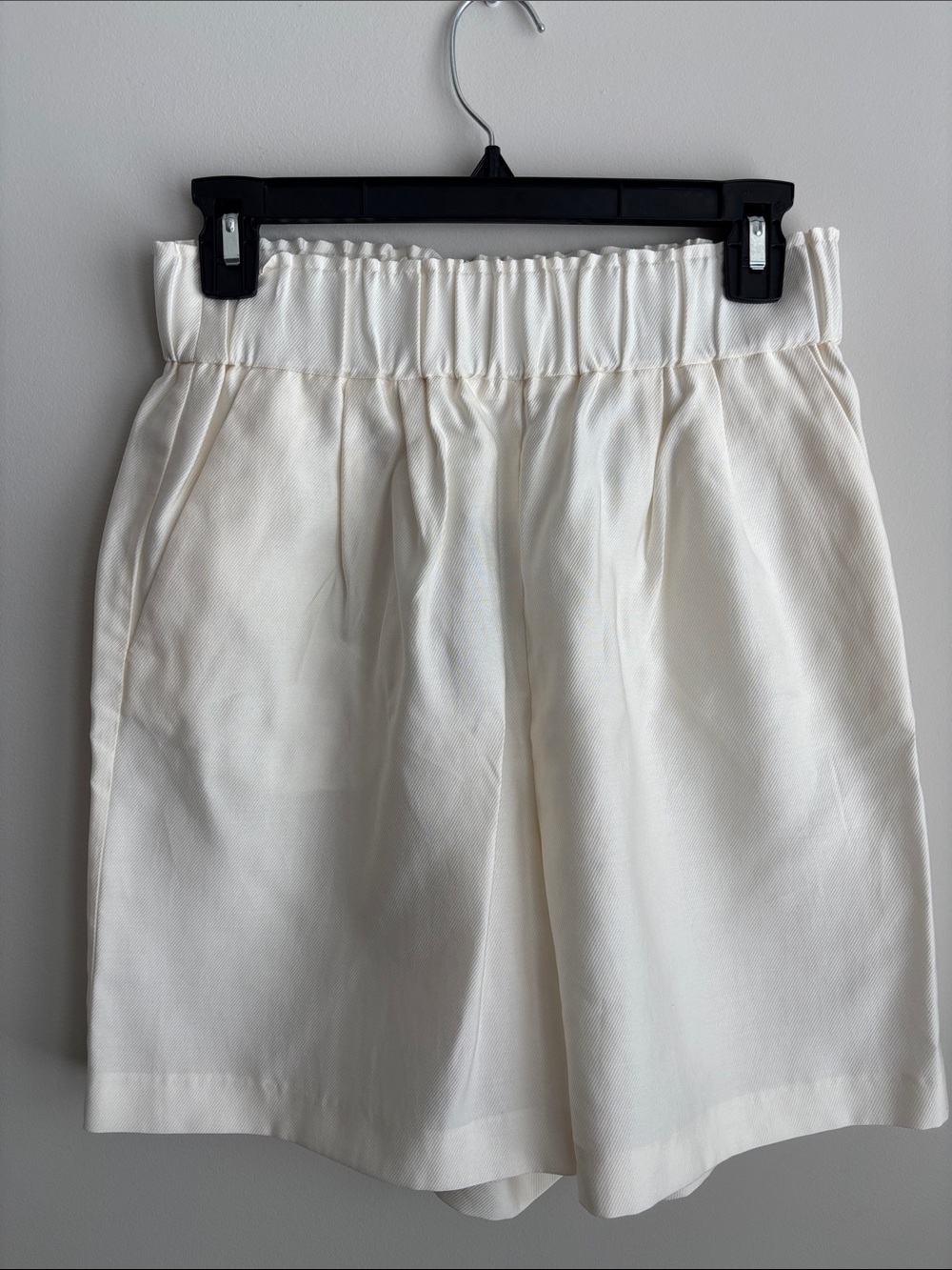 H&M Cream Elastic high-waisted Bermuda Shorts size S